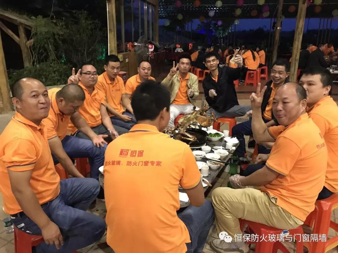 主題：“團(tuán)結(jié)”與“效率”！精誠(chéng)團(tuán)結(jié)、再創(chuàng)新高！ --記公司在2017年10月17日組織了一場(chǎng)高明盈香戶外拓展旅游活動(dòng)
